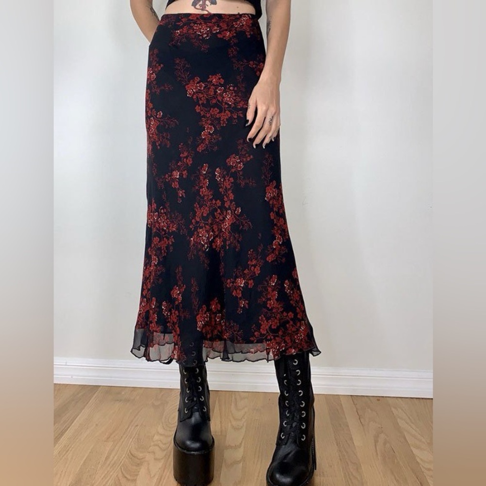 NWOT Emmiol Boutique “Mesh Paneled Floral Midi Skirt”
